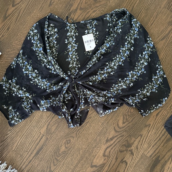 Forever 21 Black sheer Floral Blouse NWT - Picture 1 of 3